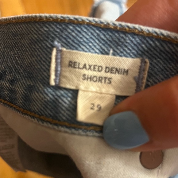 Madewell Button Fly Raw Hem Relaxed Denim Shorts in Cedarcroft Wash Sz 29 - Picture 10 of 14